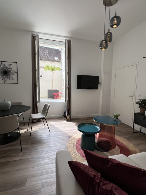 Appartement La Verrière au Laurencin, appart’hôtel à Sens centre-ville. Cuisine équipée, wifi, linge, arrivée autonome, direct sur cour privée. Réservez en direct.