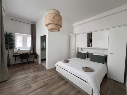 Appartement Le Parisien au Laurencin, appart’hôtel à Sens centre-ville. Cuisine équipée, wifi, linge, arrivée autonome, chambre spacieuse. Réservez en direct.