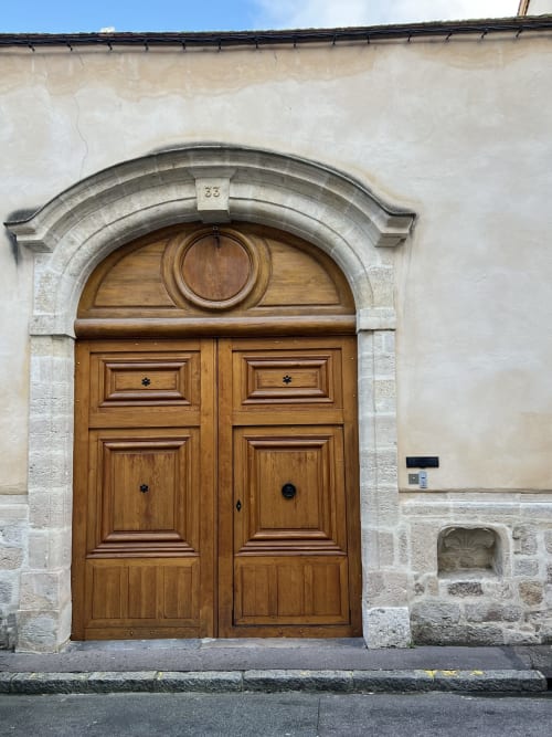 Les appartements Le Laurencin sont situés dans le cœur historique de Sens, dans l'Yonne. A seulement 1h de paris en train, sur l'A5 et l'A19 idéal sur la route des vacances ou pour le business. 
