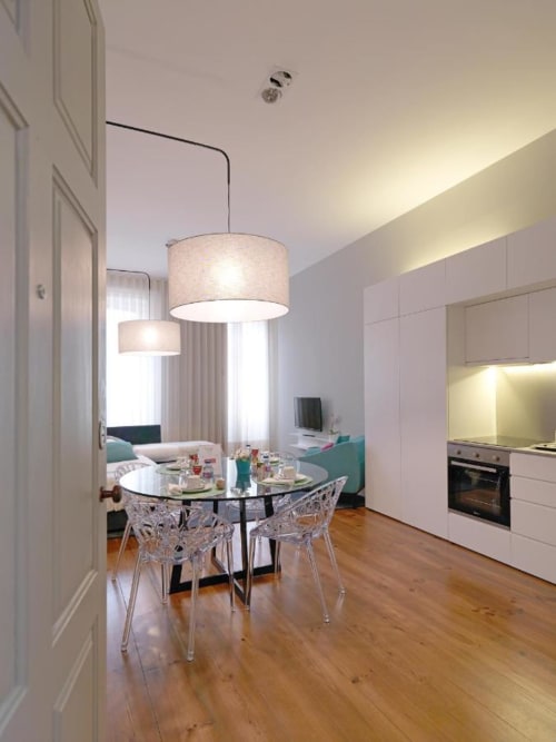 Moderno apartamento de estúdio em New Oporto Apartments no Porto com área de refeições, cozinha e sala de estar