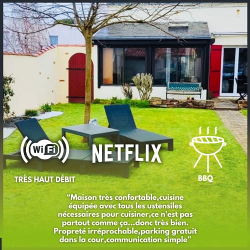 Gîte avec vue jardin, chaises longues, arbre et terrasse chez Conciergerie Pour Tous à Darazac - WiFi, Netflix et BBQ