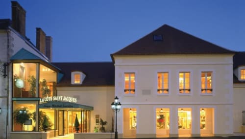 Le Prieuré Du Preux B&B in Sépeaux Saint Romain illuminated at dusk with lit windows and entrance