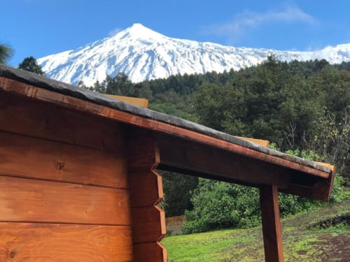 Rustic wooden cottage at Casonas de Marengo with snow-capped volcano and forest views in Icod de los Vinos