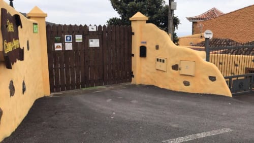 Yellow cottage entrance gate at Casonas de Marengo in Icod de los Vinos with terracotta roof buildings