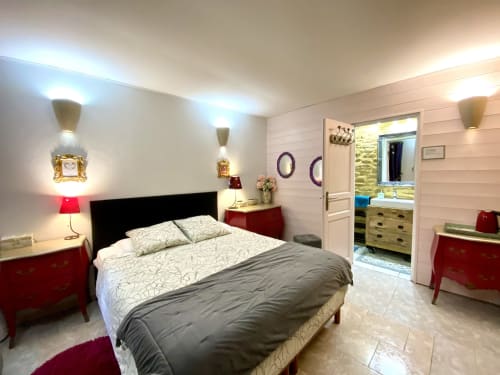 Vue d’ensemble de la chambre classique-climatisation-chauffage-le charme de l’ancien avec une touche de bonne humeur