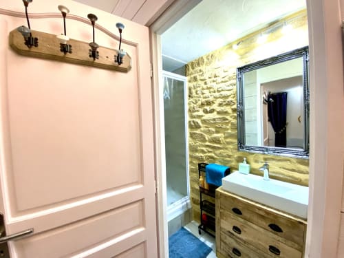 Salle de bains authentique dans maison périgourdine-la clef des songes-sarlat