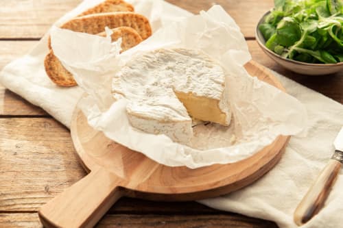 Fromage camembert que l'on peut déguster au Domaine des Thomins Maison d'hôte Cisai Saint-Aubin Hôtel Gacé