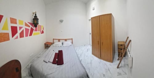 Chambre double climatisée LGBTQ+ friendly dans la cité phocéenne.

Hébergement économique au cœur de Marseille, proche du Vieux-Port.

Chambre cosy et climatisée dans un B&B LGBTQ+ friendly à Noailles.

Séjour abordable dans une chambre double confortable près de la Canebière.

Maison d’hôtes chaleureuse et inclusive, idéale pour un séjour économique.

Chambre Hibiscus avec climatisation, proche du centre-ville et du Panier.

Séjour pas cher dans un hébergement accueillant et économique.

Chambre d’hôte cosy près du quartier animé de La Joliette.

Lit confortable et climatisation dans une chambre double proche du Cours Julien.
