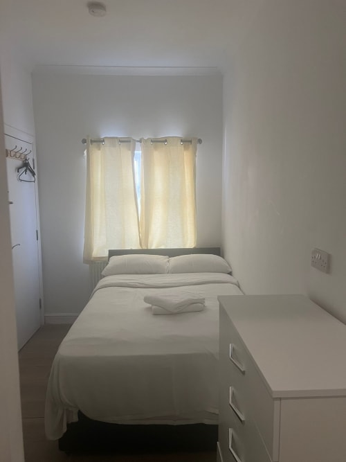 Silver Ensuite Room at Starlet Property London with bed, cream curtains, desk, and modern furnishings