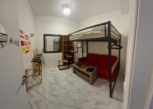 alt="Chambre d'hôte sans fenêtre à Marseille 3ème - Confort moderne"
alt="Chambres confortables sans fenêtre à Marseille 3ème arrondissement"
alt="Location de 3 chambres petit budget à Marseille 3ème"
" alt="Vue depuis la location de trois chambres économiques à Marseille 3ème arrondissement"
alt="chambre pas cher à Marseille"







