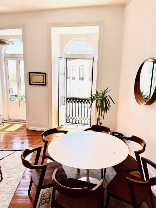 Modern dining area at Royal Prince Garden Apartments, Lisboa with round white table, dark wood chairs, and Parisian-style