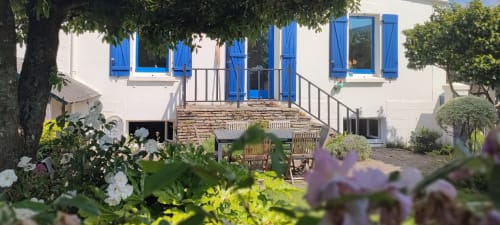 La Maison du Pêcheur à Doëlan, façade bord de mer , vue mer avec jardin clos