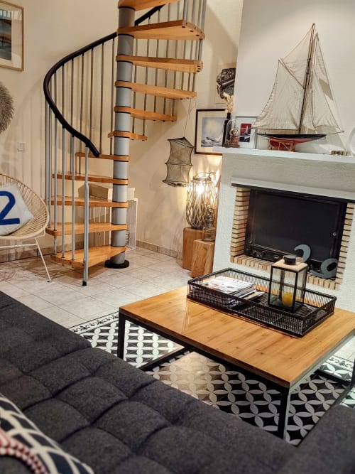 Salon chaleureux de La Maison du Pêcheur, Doëlan, confortable et lumineux ; grande maison vue mer plage à pied 