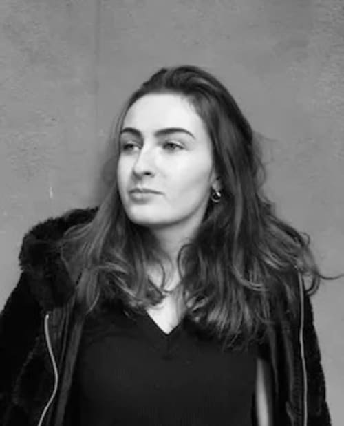 Portrait professionnel du responsable de l'hôtel La Romance à Bagard, France