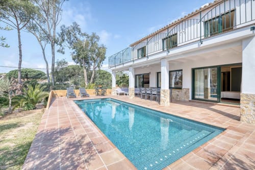 Maison de charme moderne avec piscine privée, terrasse aménagée et vue sur le jardin à Palafrugell, à 600m de la plage