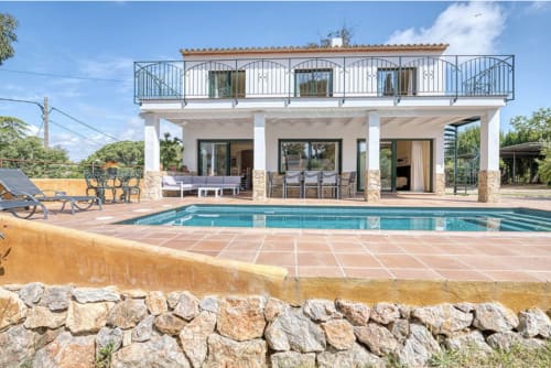 Modern cottage with private pool in Palafrugell, 600m from beach. White building with terrace and loungers overlooking
