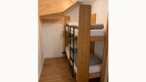Second coin nuit de l'appartement à Vars-les-Claux, équipé de lits superposés, offrant un espace fonctionnel et confortable, parfait pour accueillir plus de personnes dans un cadre montagnard chaleureux.