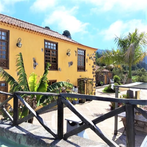 Yellow cottage with terrace at Casonas de Marengo, Icod de los Vinos, featuring mountain views and tropical gardens