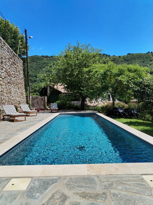 Mes Maisons Swimming pool for both gites