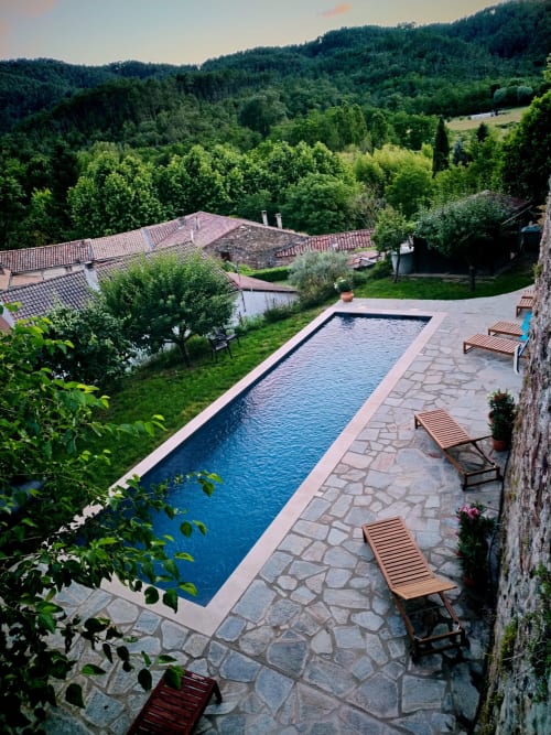 Mes Maisons swimming pool for both gites