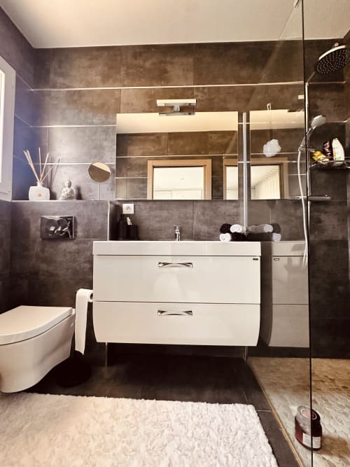 Intérieur contemporain et décoration chaleureuse, location Jahani Corse du Sud