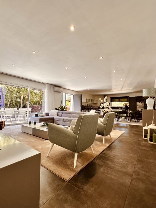 Séjour spacieux avec grandes baies vitrées, maison Jahani Porto-Vecchio