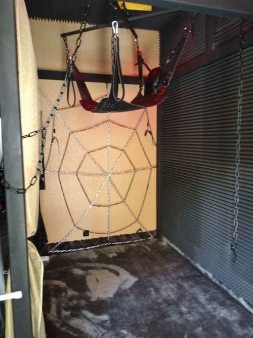 logement atypique Toulon , VAR, PACA avec jacuzy, sauna, pour week end amoureux et séjour insolite, crois de saint andré et fauteuil tantra