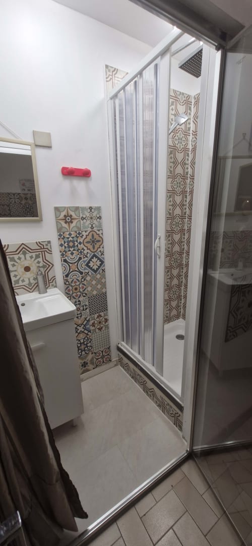 Chambre double climatisée LGBTQ+ friendly dans la cité phocéenne.

Hébergement économique au cœur de Marseille, proche du Vieux-Port.

Chambre cosy et climatisée dans un B&B LGBTQ+ friendly à Noailles.

Séjour abordable dans une chambre double confortable près de la Canebière.

Maison d’hôtes chaleureuse et inclusive, idéale pour un séjour économique.

Chambre Hibiscus avec climatisation, proche du centre-ville et du Panier.

Séjour pas cher dans un hébergement accueillant et économique.

Chambre d’hôte cosy près du quartier animé de La Joliette.

Lit confortable et climatisation dans une chambre double proche du Cours Julien.