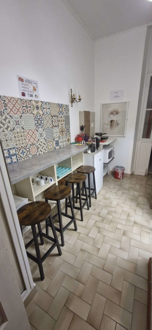 Chambre double climatisée LGBTQ+ friendly dans la cité phocéenne.

Hébergement économique au cœur de Marseille, proche du Vieux-Port.

Chambre cosy et climatisée dans un B&B LGBTQ+ friendly à Noailles.

Séjour abordable dans une chambre double confortable près de la Canebière.

Maison d’hôtes chaleureuse et inclusive, idéale pour un séjour économique.

Chambre Hibiscus avec climatisation, proche du centre-ville et du Panier.

Séjour pas cher dans un hébergement accueillant et économique.

Chambre d’hôte cosy près du quartier animé de La Joliette.

Lit confortable et climatisation dans une chambre double proche du Cours Julien.