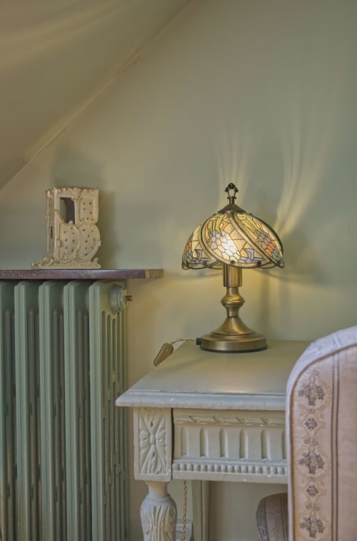 Lampe de table au salon du 2ème étage au Domaine des Thomins Maison d'hôte Cisai Saint-Aubin Hôtel Gacé