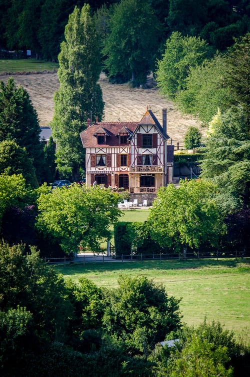 Zoom depuis la colline faisant face au Domaine des Thomins Maison d'hôte Cisai Saint-Aubin Hôtel Gacé