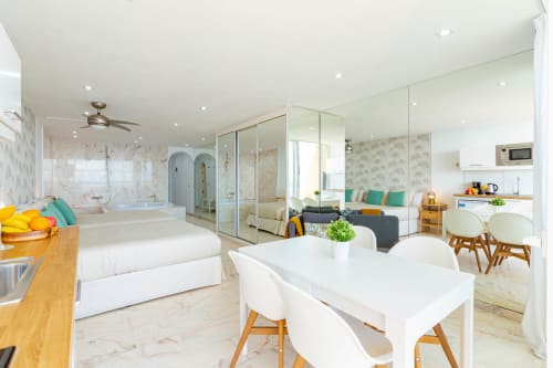 Sunset Ocean View Double Studio apartment in Arguineguín with open-plan bedroom, kitchen, dining area, and bathroom featuring