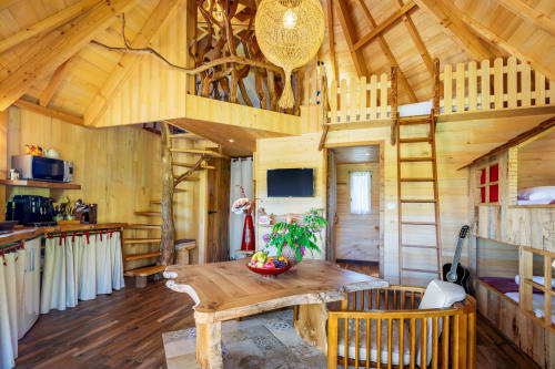 Mayreau kamer in Domaine De Campagnac in Carsac-Aillac met houten cabine-interieur, zolder, keuken en rustieke sfeer