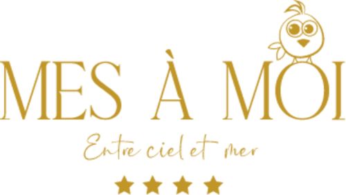 Logo Mes à Moi Pézenas avec oiseau mignon et tagline « Entre ciel et mer », gîte 4-étoiles français
