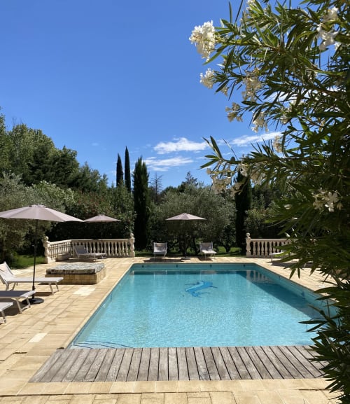 Jardins du Soleil Barthelasse Avignon vacances Provence Sun holidays vacation swimming pool piscine campagne countryside festival gîte Africa guest house chambre bedroom lit lits bed cosy ambiance Afrique romantique enfants nature Vaucluse Gard France calm calme relaxation family famille hotel