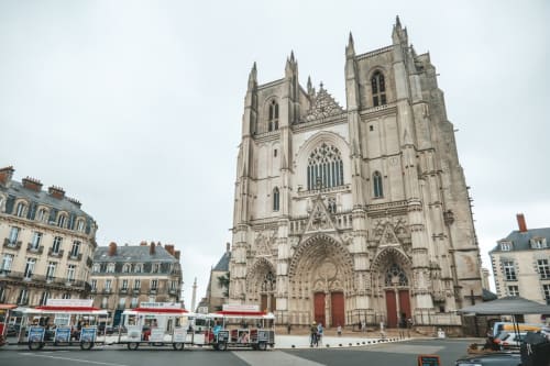 Cattedrale gotica con due guglie a Nantes, Francia vicino all'alloggio La Maison Blanche