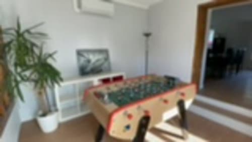 Table de baby-foot dans la salle de loisirs des Gîtes De Flaubert, Le Héron