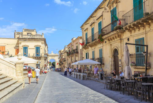 Noto, architettura, barocco, Porta Reale, ristorazione, a 2 passi dal nostro Hotel, chiesa
