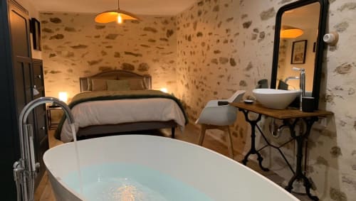 Chambre avec sa baignoire ilot 