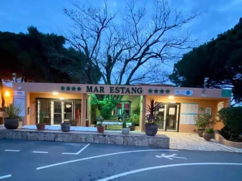 Réception MAR ESTANG SIBLU VILLAGE 4* de nuit