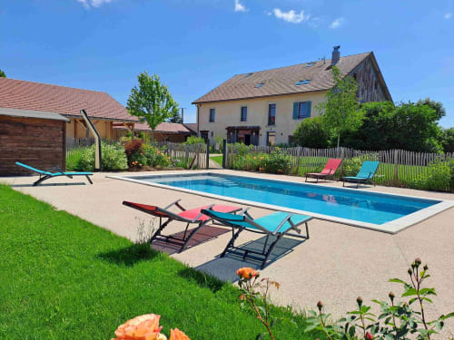 piscine extérieure chauffée hébergement touristique
