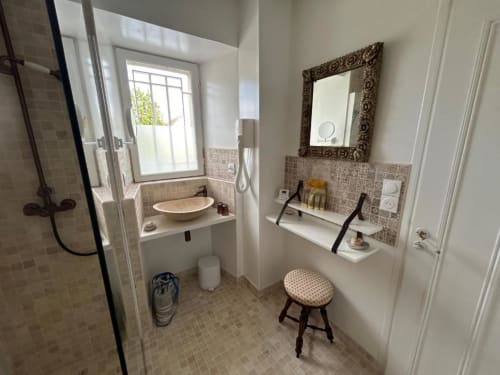 travertine and gold tiles