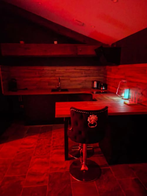 LOVE ROOM JACUZZI DISCRETION
