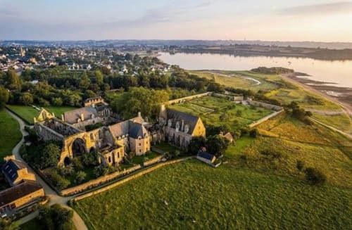 L'abbaye de Beauport, gîte de Ker Huon, Gîte avec piscine privée, couverte et chauffée, location de vacances, côte de granit rose – côtes d'armor - bretagne - Perros Guirec Tréguier Trégastel Paimpol