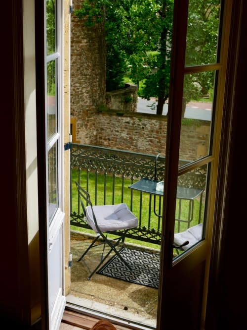Balcon privé vue sur le parc d'un manoir du 14eme siècle , situé dans la Loire 
