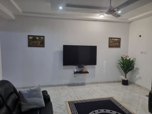 Netflix, Amazon Prime, 60" TV Fast fibre WiFi