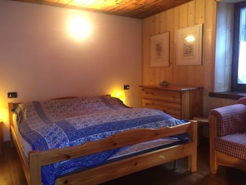 La Tana dell'Orso,splendida struttura Agrituristica appena rinnovata nel centro storico di Forni di Sopra ha degli splendidi terrazzi dove è consentito fumare. Gli appartamenti sono tutti dotati di WeFi fibra super veloce , Smart TV satellitare + Netflix. Inoltre la struttura ha tre parcheggi e consente l' accesso agli animali :Free Parking e Pet frendly. Inoltre in struttura troverete chi su richiesta ofre il servizio di accompagnatore per splendide escursioni in una natura incontaminata ricca di sorprese e potrete visitare i posti più belli e nascosti del comprensorio di Forni di Sopra. www.giacomelli-house.com