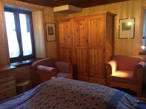 La Tana dell'Orso,splendida struttura Agrituristica appena rinnovata nel centro storico di Forni di Sopra ha degli splendidi terrazzi dove è consentito fumare. Gli appartamenti sono tutti dotati di WeFi fibra super veloce , Smart TV satellitare + Netflix. Inoltre la struttura ha tre parcheggi e consente l' accesso agli animali :Free Parking e Pet frendly. Inoltre in struttura troverete chi su richiesta ofre il servizio di accompagnatore per splendide escursioni in una natura incontaminata ricca di sorprese e potrete visitare i posti più belli e nascosti del comprensorio di Forni di Sopra. www.giacomelli-house.com