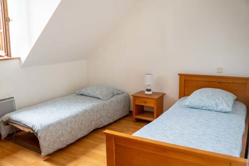 Chambre lits simples maison des Otaries à Chémery
