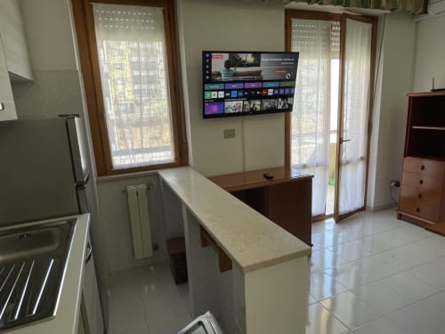 Moderna cucina e zona living con vista mare negli Apartamenti Rigiariloo Home a San Giacomo degli Schiavoni, Italia